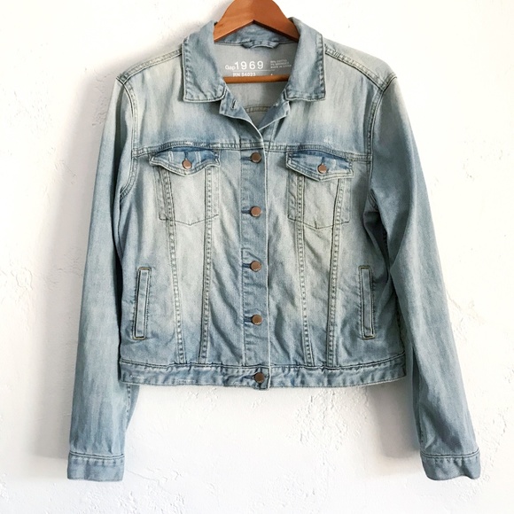 gap light wash denim jacket